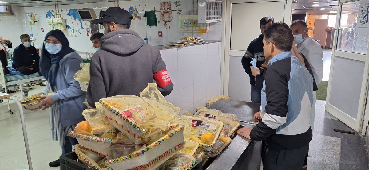 WhoIsHussain's tweet photo. WiH Kashmir visited an Oncology ward of a hospital as part of their #7virtues #actsofkindness campaign. They distributed fruits to the patients, food packs to attendants and drawing materials for the children.
#Kashmir #oncologypatients https://t.co/sVBZHDz4F8