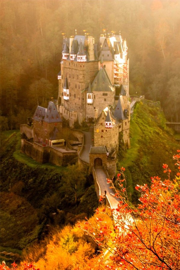 *QUESTION* Where is your favourite castle? Germany has some breathtaking ones- here are some of the best: bit.ly/3ZDWFKr #castles #germanytravel #roadtrip #europetravel