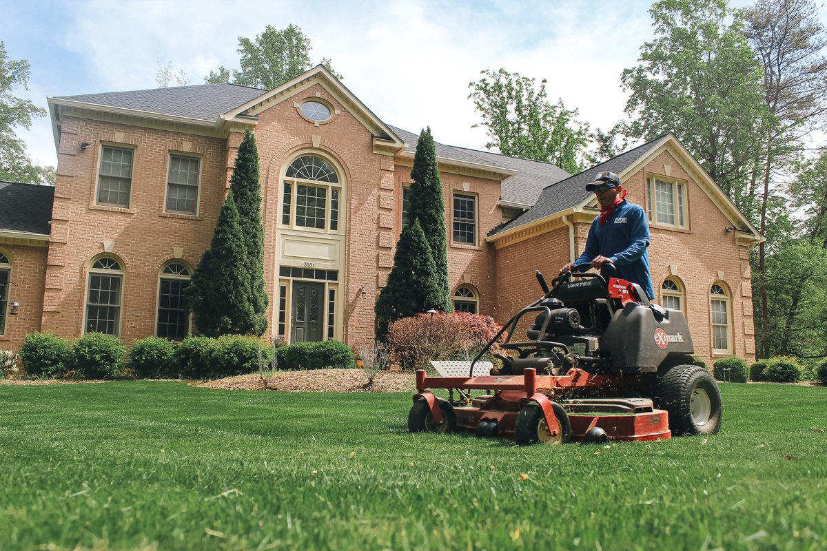 Looking for a clean, crisp cut? We've got you covered. #lawnmowing #mowing #mowingthelawn