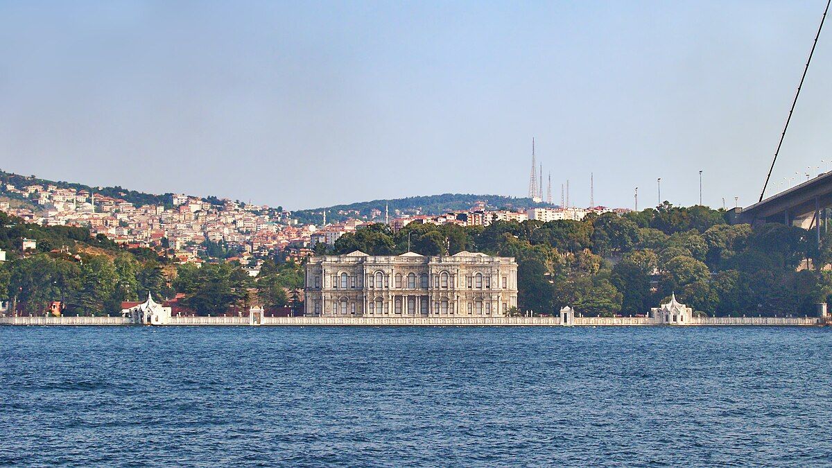 Beylerbeyi Palace seen from the Bosphorus, with the Bosphorus Bridge on the right, Istanbul Credit - © Jose Mario Pires