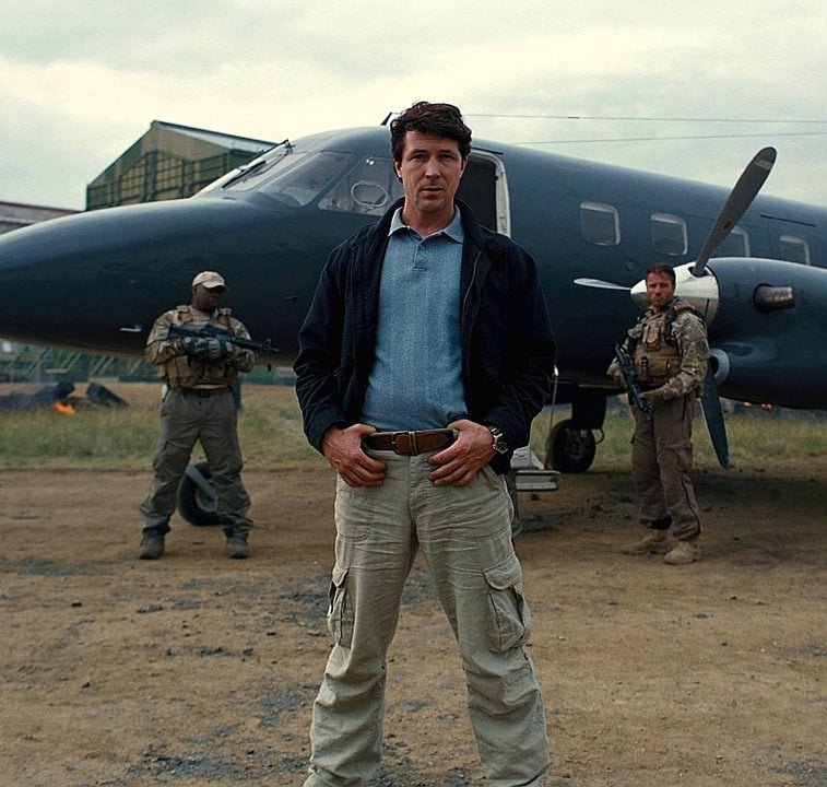 titwave's tweet image. lowest effort CIA cosplay I've ever seen