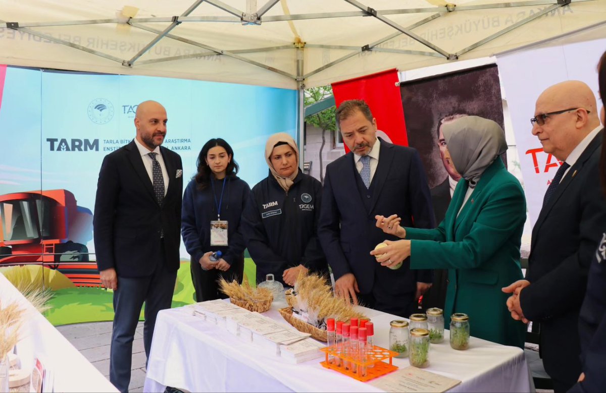 🚜🌾🛰🍀⛴️🪻🔬🌱📡💧🔭 Genel Müdürümüz Dr.Mustafa Altuğ ATALAY Uluslararası Tarım Teknolojileri Fuarında Genel Müdürümüz ATALAY, Enstitü Müdürlüklerimiz tarafından kurulan standları ziyaret etti. @TCTarim @ibrahimyumakli @maatalay @AnkaraUni @ankara_zmmae #Tarımteknolojileri