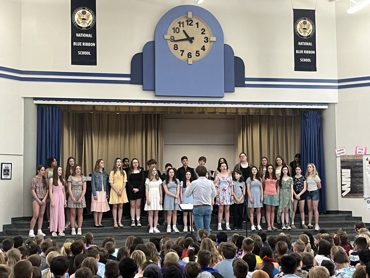 Thank you to the SMS jazz and chorus for a wonderful performance today!