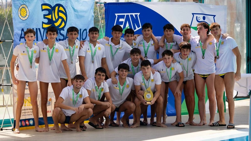 Asociación Clubes Deportivos de Élite Sevilla (@acelitesevilla) on Twitter photo 🏆Segundo título regional de la temporada para el <a href="/cw_sevilla/">Club Waterpolo Sevilla</a>
🤽♂️El equipo juvenil masculino se impuso al CDW Málaga por 14-7.
▶️Aquí, todos los detalles: ow.ly/1wLp50REoUS 🏆Segundo título regional de la temporada para el <a href="/cw_sevilla/">Club Waterpolo Sevilla</a>
🤽♂️El equipo juvenil masculino se impuso al CDW Málaga por 14-7.
▶️Aquí, todos los detalles: ow.ly/1wLp50REoUS