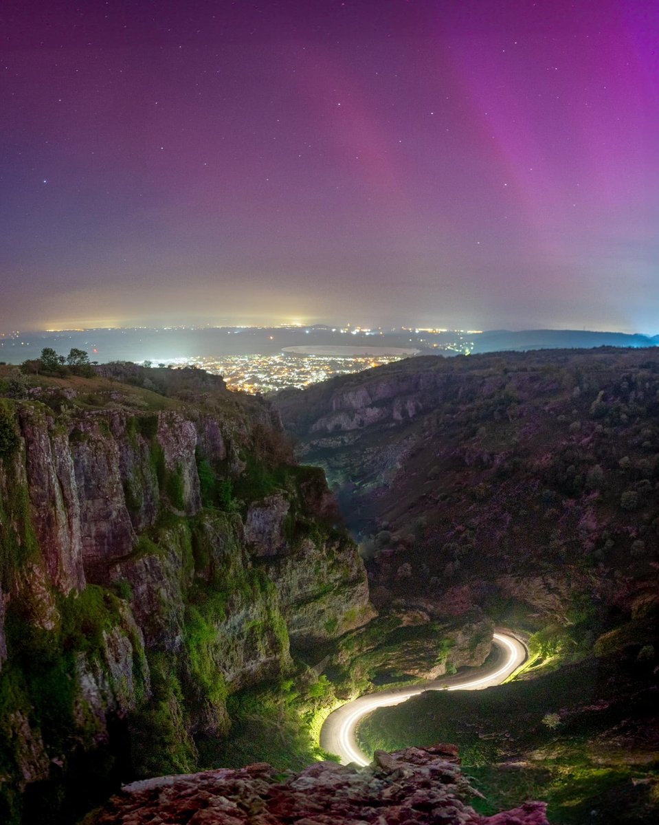 CheddarGorge_'s tweet photo. The "aurora gorgealis" as captured by Kirk Purnell Photography ✨
Did you see the Northern Lights over the weekend? We'd love to see your pictures in the replies!

@VisitSomerset @VisitBristol https://t.co/nHUEqoqbAS