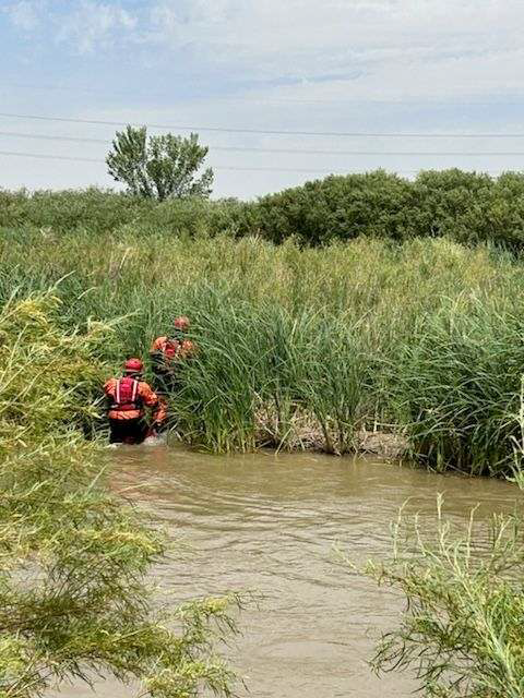 4/10: USBP agents in Santa Teresa, NM & the local fire department rescued 1 subject from the Rio Grande River using swift water rescue techniques. Great work by our agents and the fire department to save this person's life.
