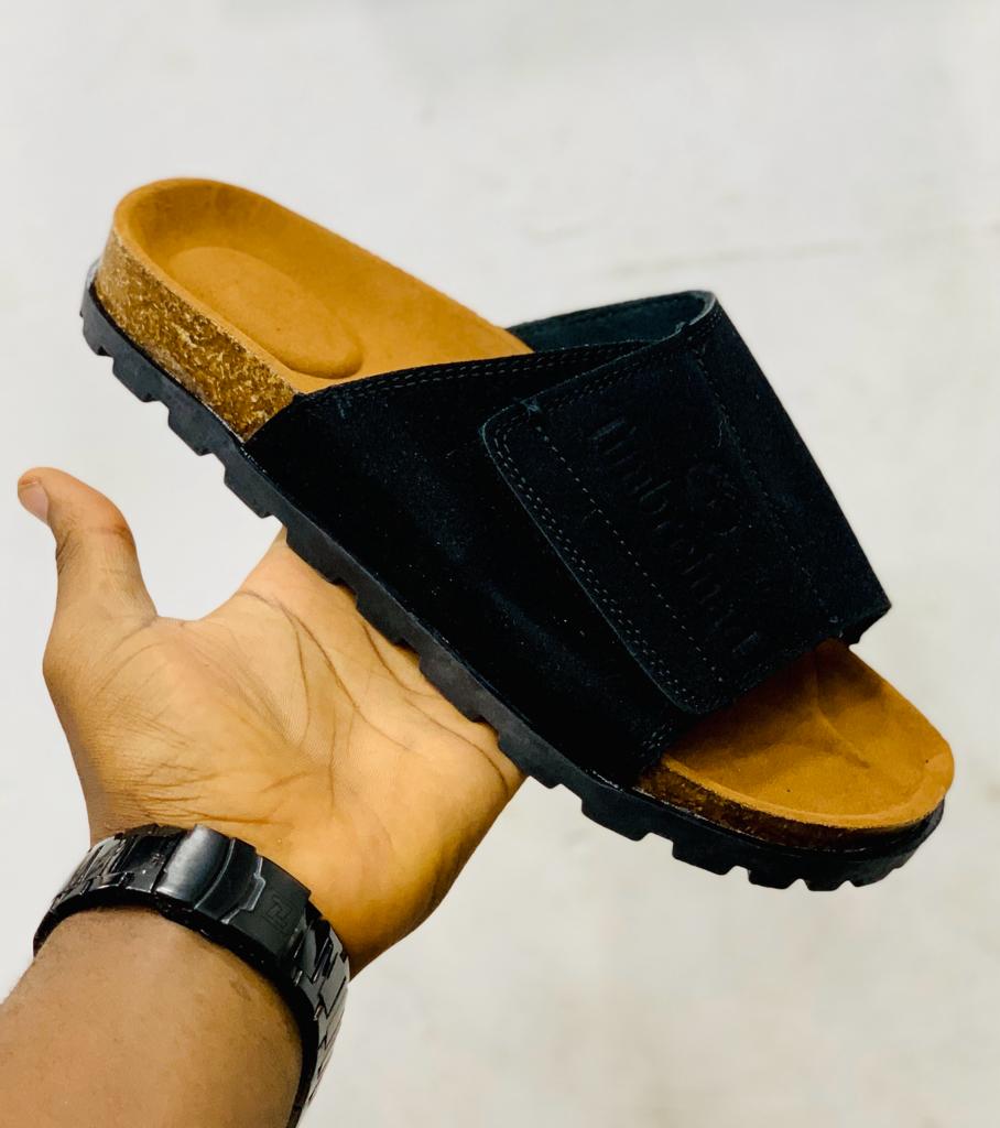Shoes➡️Timberland Slides Size ➡️ 40-45 price ➡️Ksh 2,350 Dm us on whatsapp via 👇 wa.me/254748904530 DM @foot_trends Delivery ni country wide King Kaka UDA MPs Waititu Betty Kyallo