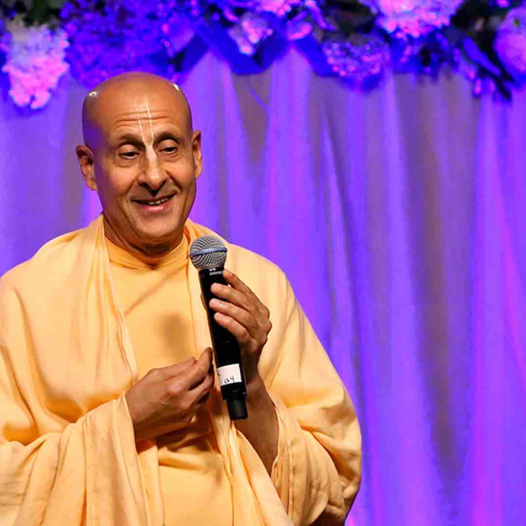 radhanathswami's tweet photo. “True happiness comes from giving, not getting. It comes from serving others, not being served.” - His Holiness Radhanath Swami 

#happiness #service #radhanathswami https://t.co/1mIV02yFhW