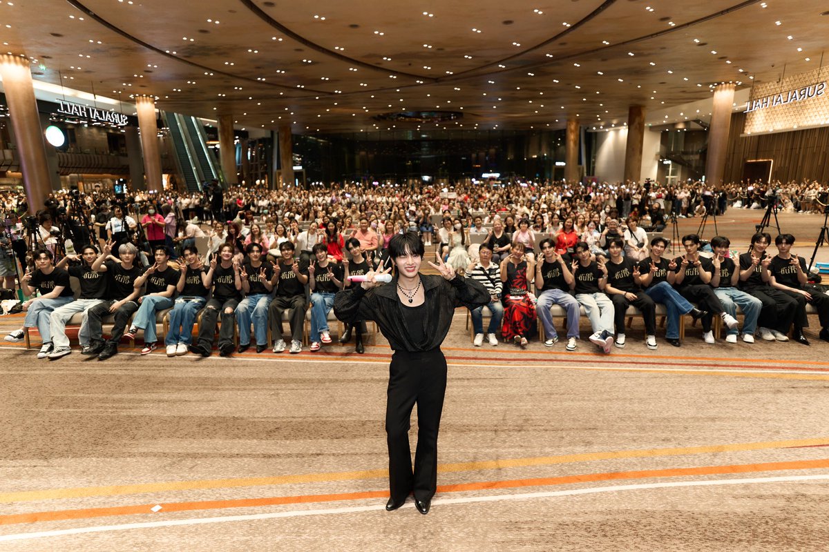 CwrNew's tweet photo. วันนี้ขอบคุณทุกคนมาก ๆ เลยนะค้าบที่มา มีกำลังใจขึ้นเยอะเลย ทีมหน้าจอด้วยน้า น่ารักมาก ๆ ขอบคุณแฟน ๆ ทุกคนที่มารอทั้ง ๆ ที่สภาพอากาศไม่ดีสักเท่าไหร่ เดินทางกลับบ้านดี ๆ รักษาสุขภาพด้วยนะคับบ วันนี้ตากฝนกันเยอะเลย อย่าป่วยน้า ❤️ ขอบคุณพี่ ๆ ทีมงานทุกคน พี่ได๋ พี่ ๆ วงดนตรี เพื่อนพี่น้องดูมันดิที่มาให้กำลังใจ พี่ ๆ สื่อมวลชน และพี่ออฟที่จัดงานโชว์เคสให้นุทุกครั้งเลยด้วยนะค้าบ วันนี้มีความสุขมาก ๆ ทุกคนตั้งใจทำออกมาให้ดีที่สุดแล้วจริง ๆ สัมผัสถึงความอบอุ่นจากทุกคนเลยงับ รักน้า เป็นอีกวันที่จำขึ้นใจเลยงับ 🤍 #นุนิวโชว์เคสให้ขึ้นใจ