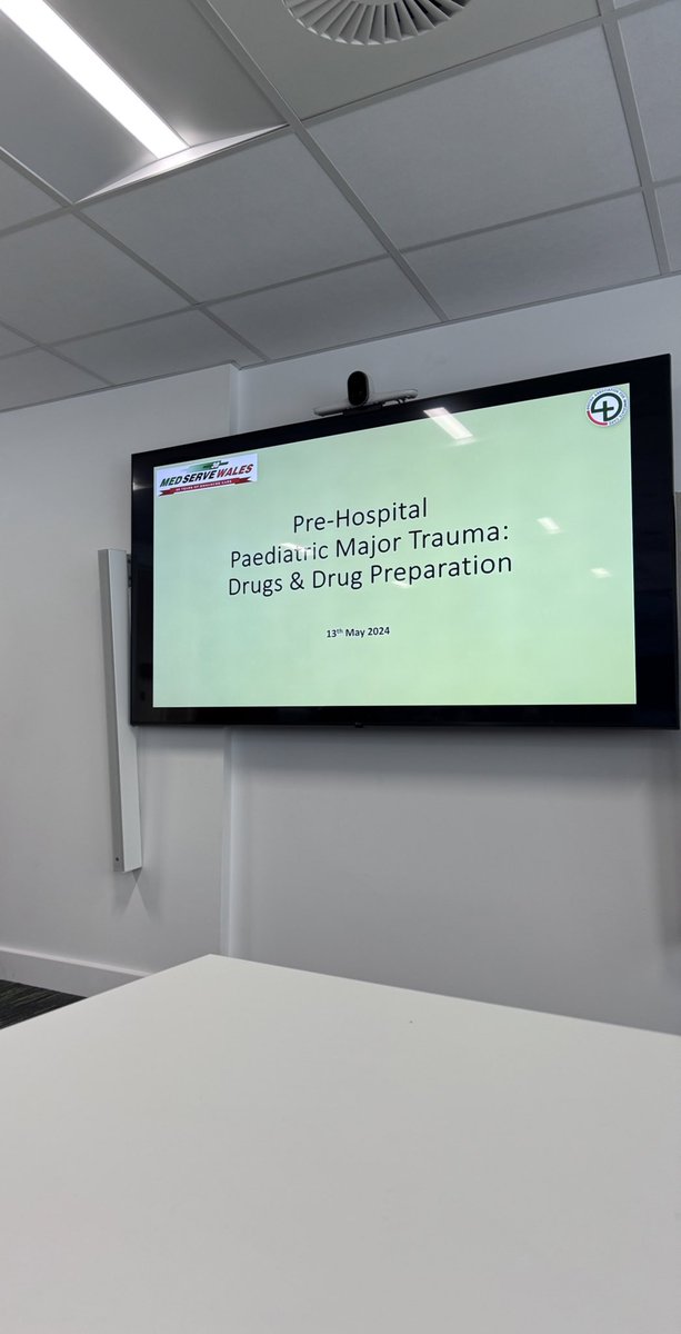 tombridges_8's tweet photo. Super informative CPD day about all things paeds major trauma. Big thanks to @MEDSERVEWales &amp; @Lau_DeAbreu 🚑👶 https://t.co/HTGYWylM6n