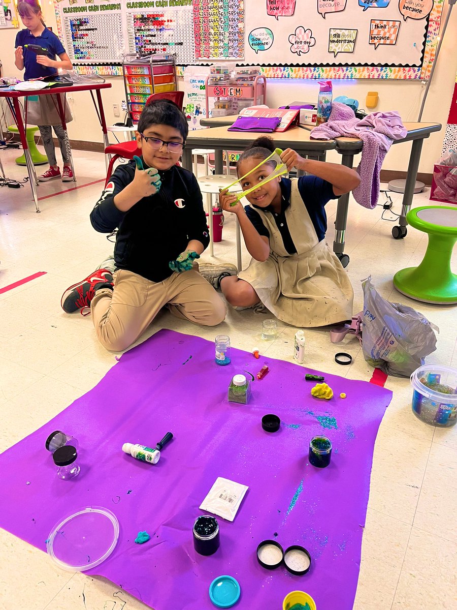 m_jackson33's tweet photo. Emerging #entrepreneurs! 💸 3rd grade SP @StevensParkDISD 
students working collaboratively as we prepare for our 2nd Annual Market Day!
It's fun to learn about Personal #FinancialLiteracy!💡🌎 https://t.co/jBVbyjx3jN
