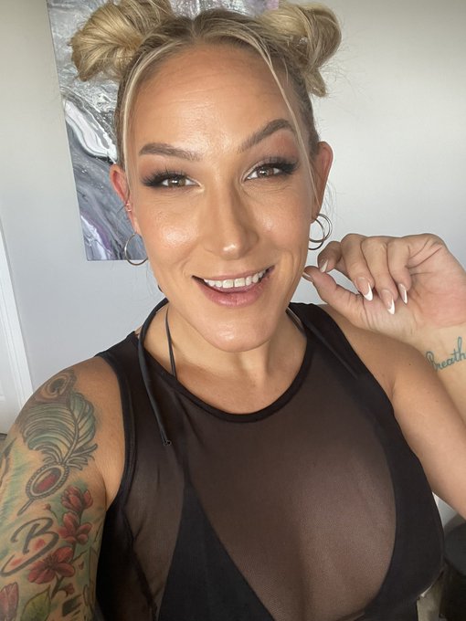 Btw if any talent that is here for @XBIZ wanna hang by the pool and can drive hmu. We have space, a grill<a class="tags" href="/tag/xbiz">@xbiz</a><a href="/tag/mvsales"class="tags"><span>#mvsales</span></a>