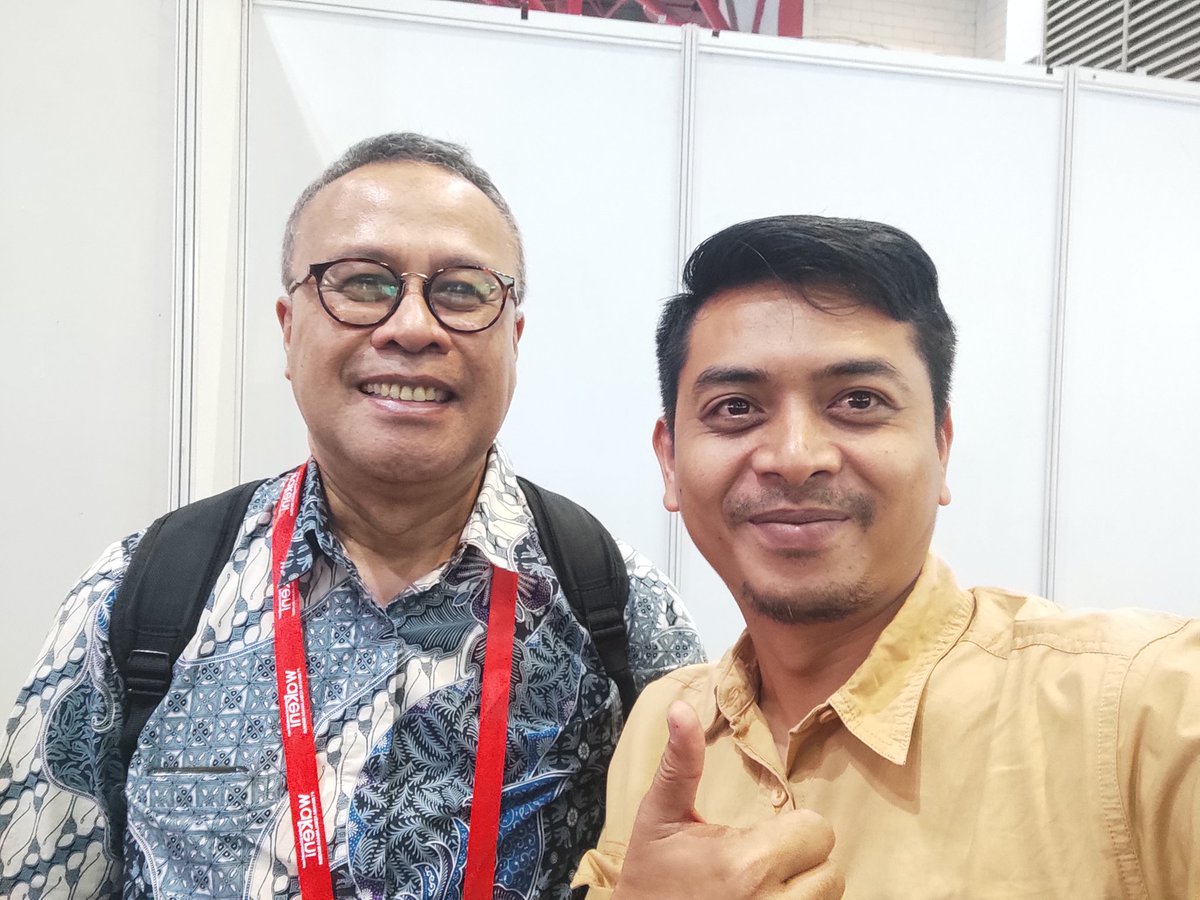 ekothoha's tweet photo. Jumpan Prof. Ari D. Pasek
Dosen Senior di ITB, saya dikasih pengalaman baru terkait ACS, katanya sih solusi bagi hasil pertanian hortikultura.
.
#orangpusat
#doainaja https://t.co/vK0RYeKLgE