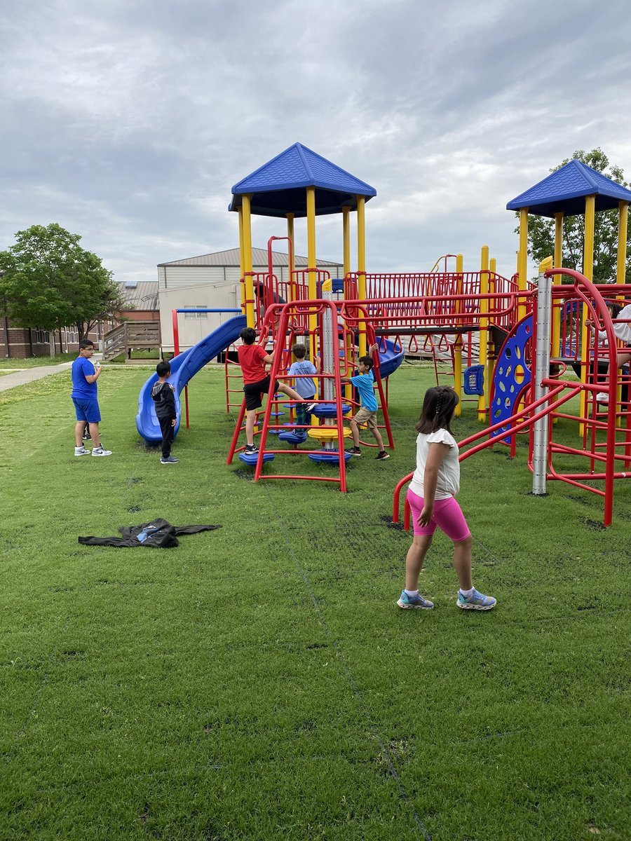 eslrocks_sce's tweet photo. ESL enjoyed having a little celebration for our students who exited the program this year! Proud of all of our students and their hard work! ππππ£οΈπ
#eslrocks https://t.co/oMbWWUNkhk