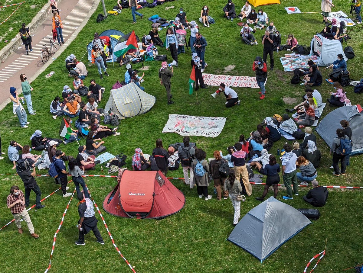 De studentenkampen zijn noodzaak. Zonder de kampen weigert het College van Bestuur van de UvA naar ons te luisteren, laat staan dat ze serieus op de eisen ingaan: volledige transparantie over, een academische boycot van en volledige desinvestering in Israëlische instellingen.