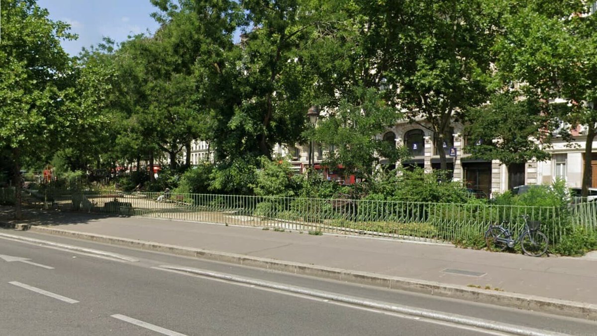 🔴 FLASH - #Paris : Les défenseurs des grilles du square situé face au #Bataclan ont empêché ce matin le début des travaux visant à les démonter. 👉 La municipalité veut créer une grande #promenade continue entre le canal Saint-Martin et Bastille. (BFM) #Paris11
