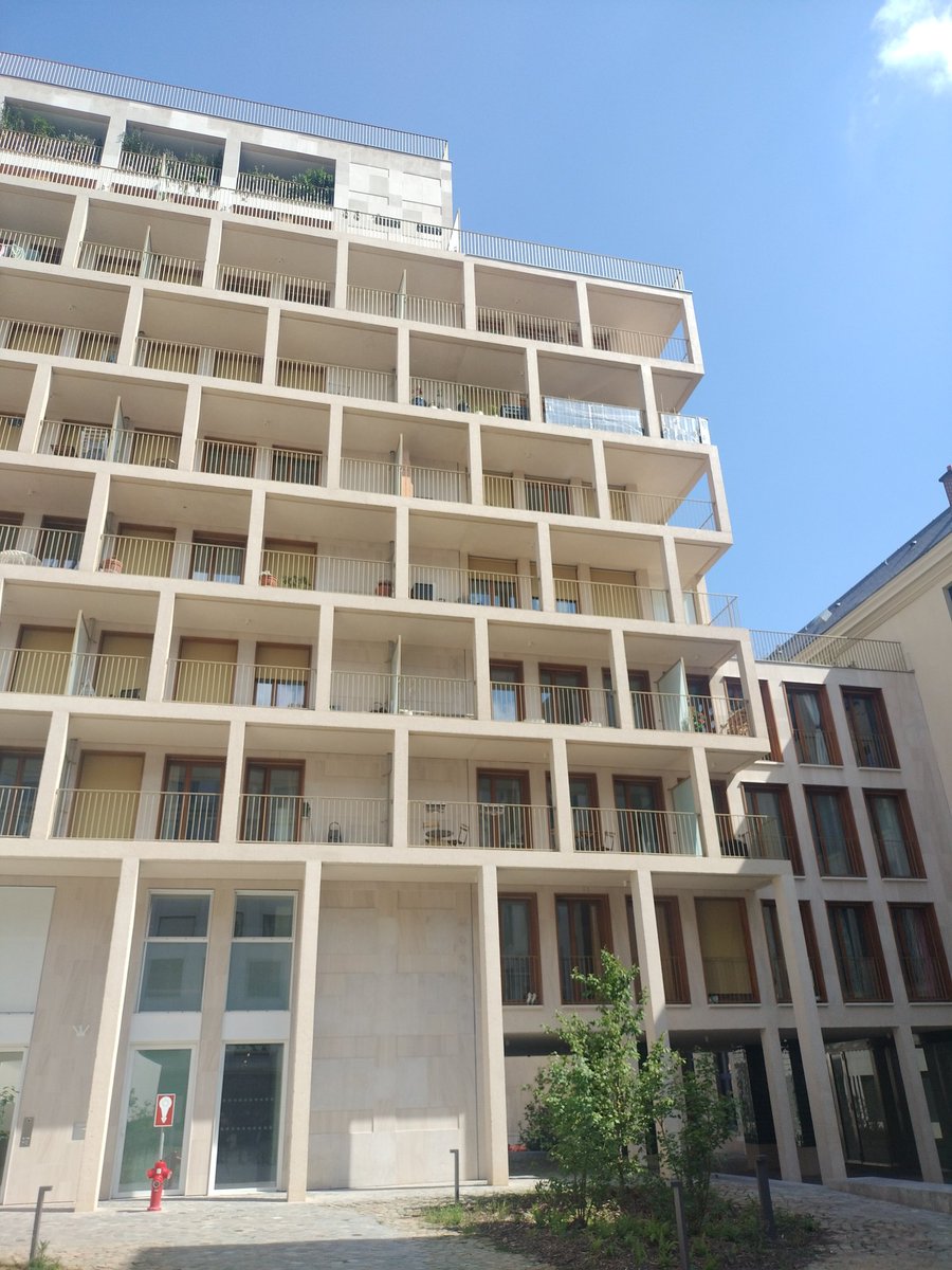 #LundiTerrain Visite de l'îlot Saint-Germain, remarquable transformation de l'ancien ministère de la #Défense en #logements Avec trois présidentes-c'est peu banal-: @emmacosse @UnionHlm, @c_leconte Ordre des @Architectes_org, et @Dominiq_Estrosi Affaires économiques @Senat