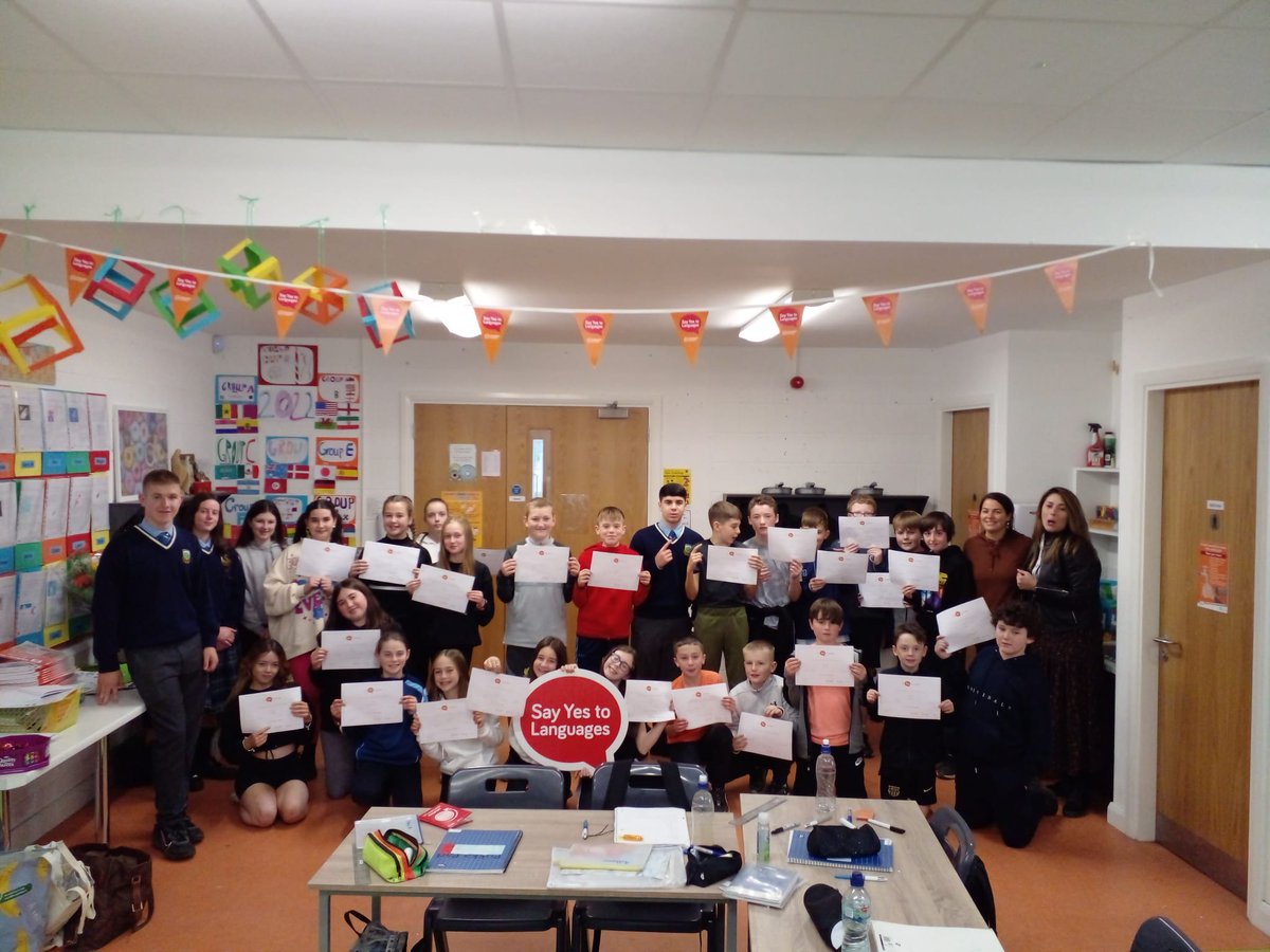 St. Mac Dara`s staff and students teaching Italian in our local primary school. @bishopgalvin @ddletb