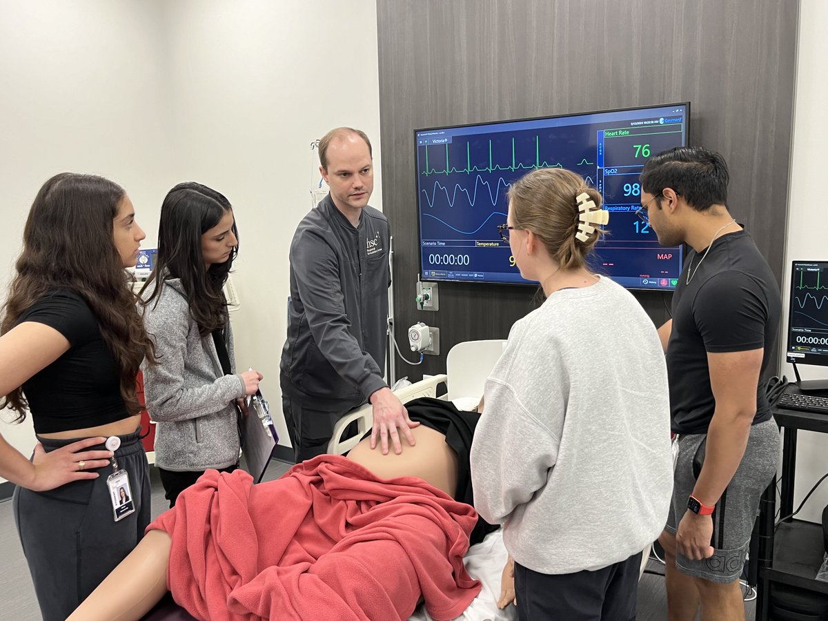 UNTHealth_TCOM's tweet photo. Needle safety, immersive training and a self-guided walk-through of different simulations and questions to answer for TCOM’s Class of 2027. It’s all part of their second pass at the Musculoskeletal and Skin System as they prepare to become second-year students in three weeks! 👏 https://t.co/El1HEDBjV5