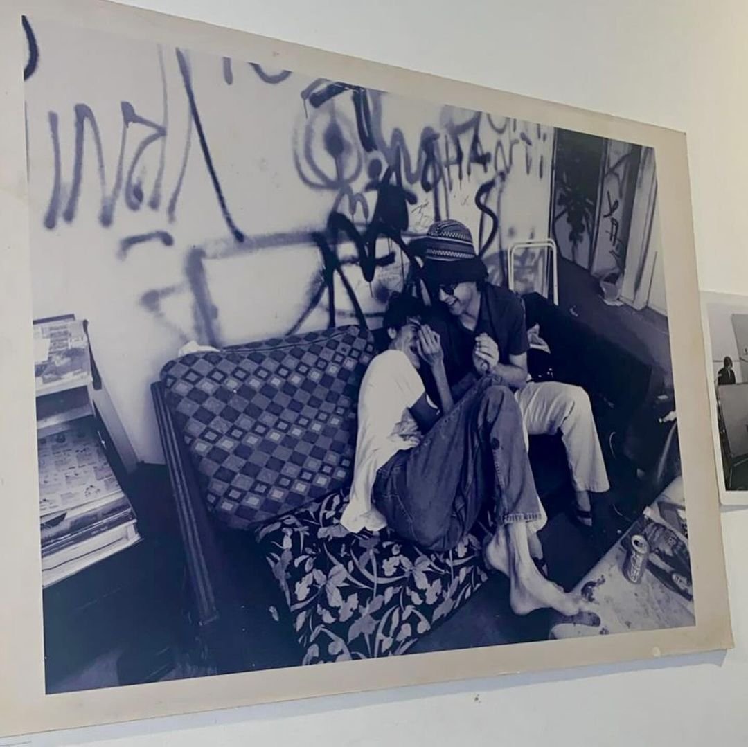 FlacoStereo's tweet photo. Charly García y Gustavo Cerati  
Posteo de Charly García en su Instagram: "Fotos con Gustavo sacadas por Nora Lezano, la enmarcada es la que tenemos ahora en el living de casa"  @cerati https://t.co/v7q1c1OV1B