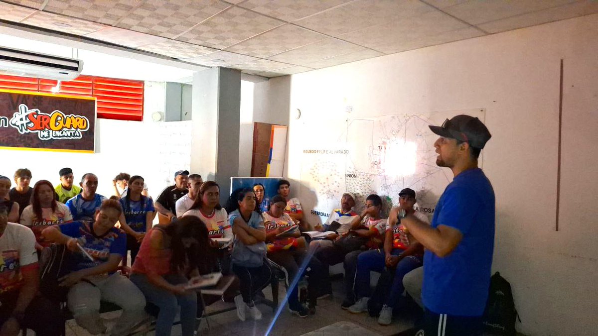 En el complejo deportivo "Los Horcones", más de 40 promotores y entrenadores del Instituto Municipal del Deporte y Recreación de Iribarren (IMDERI), participaron en un taller teórico-práctico, sobre: Pensamientos y emociones del deportista y el entrenador.