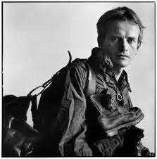 Aveva scoperto la sua vocazione: avrebbe dedicato tutta la vita a collezionare - a «salvare», come diceva poi - le porcellane della fabbrica di Meissen. Oggi nel 1940 nasceva #BruceChatwin scrittore, viaggiatore #13maggio