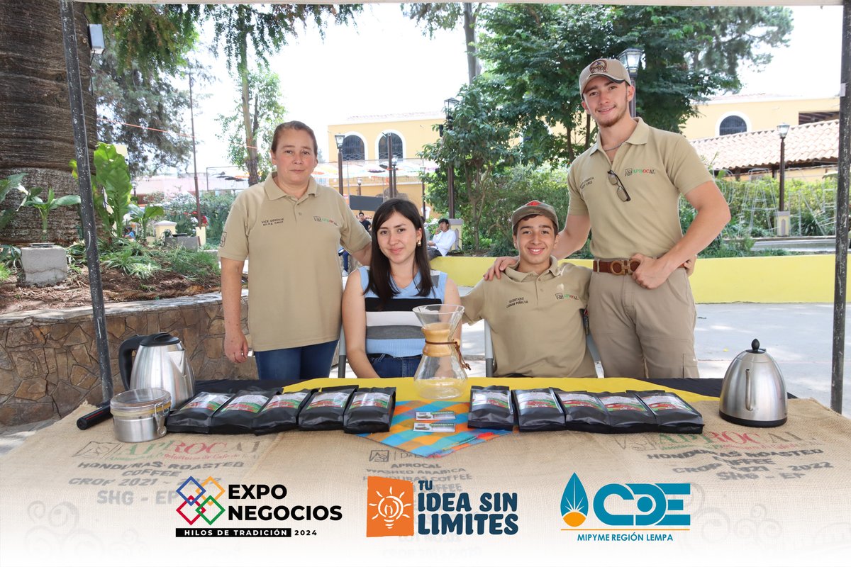cdemipymerl's tweet photo. ¡Celebramos la grandeza de todas las madres que hicieron brillar la Expo Mamá!📷
Gracias a cada uno de ustedes por hacer de este evento un éxito inolvidable. Con el apoyo de la Municipalidad de La Esperanza, Intibucá , @orolencahn   y La Banda, compartimos momentos increíbles.📷 https://t.co/UA0a4UT6zh