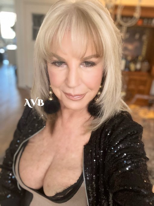 Monday!   Another opportunity this day to live life to the fullest!   Boston, downtown, May 24th. Dinner<a href="/tag/cam"class="tags"><span>#cam</span></a><a href="/tag/fmty"class="tags"><span>#fmty</span></a><a href="/tag/gilfgoddess"class="tags"><span>#gilfgoddess</span></a>