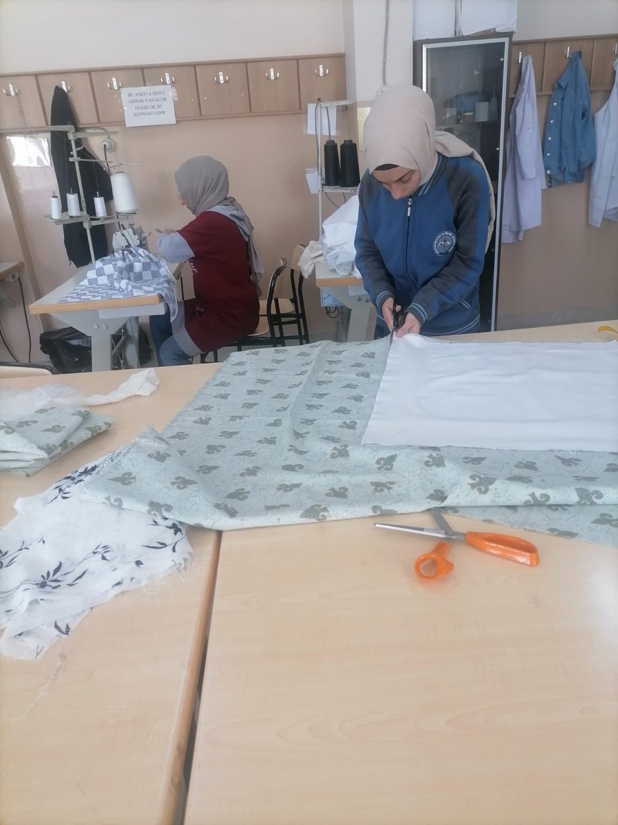 HorasanMtal's tweet photo. Emeği geçen öğretmen ve öğrencilerimize teşekkür ederiz. @tcmeb @Erzurum_Mem @horasanmem25 @yakupyildiz024 @s__karakurt @cakabay_nadiye https://t.co/9UjbGjt9OZ