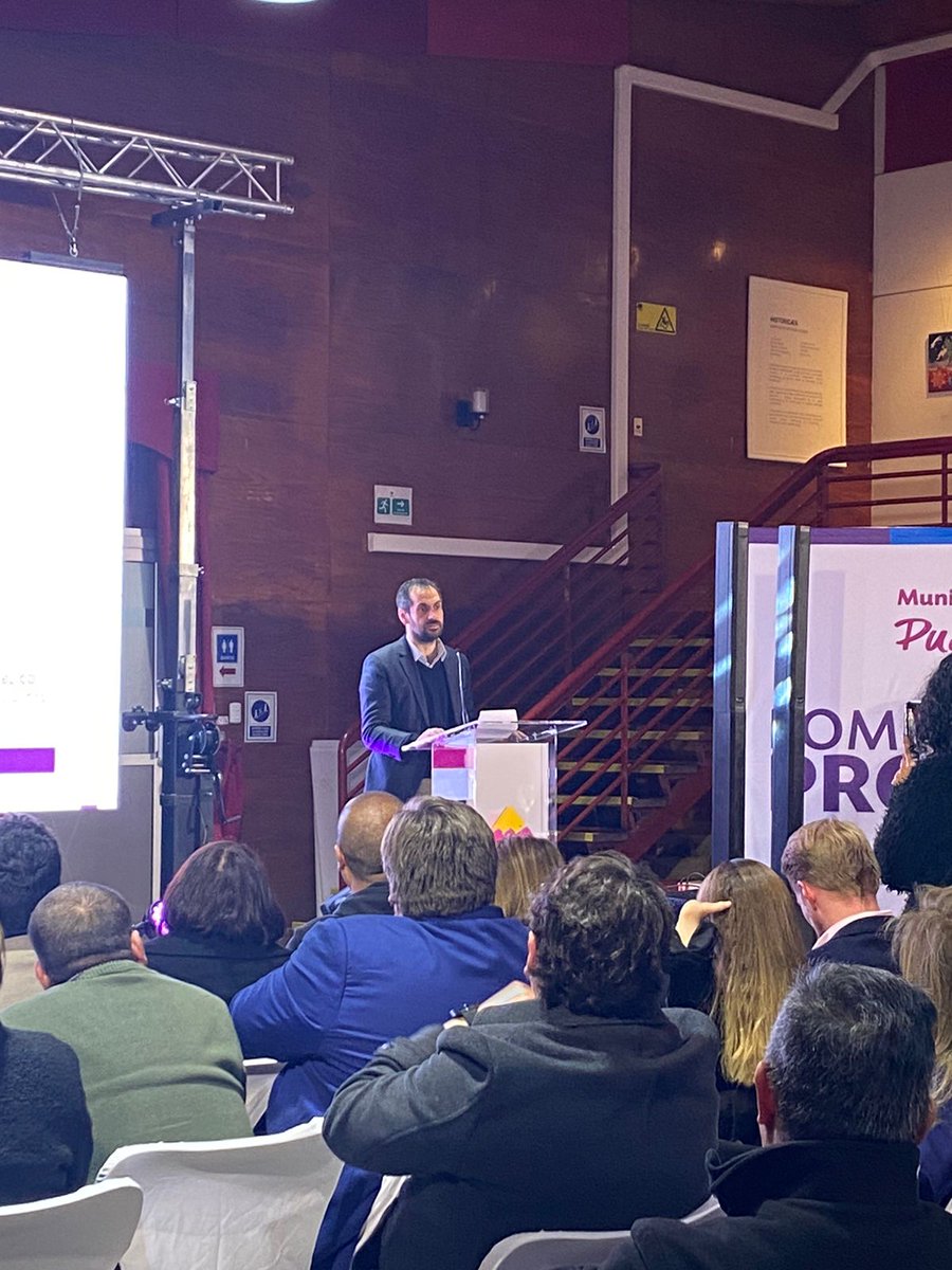 FondoEsperanza's tweet photo. Lanzamiento #Rutadelemprendimiento en la @munipudahuel junto al alcalde @italobravo y el ministro de Economía, Fomento y Turismo @nico_grau https://t.co/vsB5JxGOWg