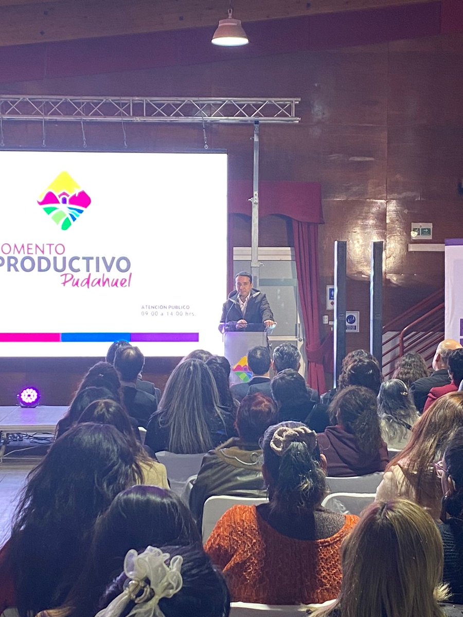 FondoEsperanza's tweet photo. Lanzamiento #Rutadelemprendimiento en la @munipudahuel junto al alcalde @italobravo y el ministro de Economía, Fomento y Turismo @nico_grau https://t.co/vsB5JxGOWg