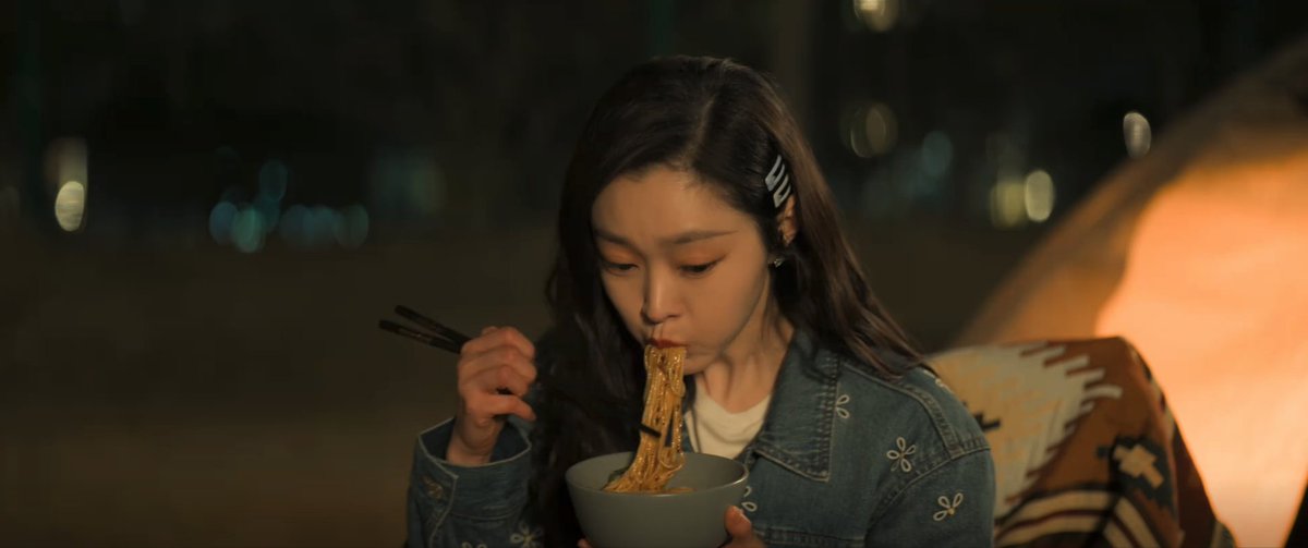 seoparkang's tweet photo. I'm so jealous of all the Dan Dan Noodles that Song Yi got to eat in #FryMeToTheMoon #今天的她们 hahaha it's my fav Chinese dish https://t.co/T5AVYG5iF7