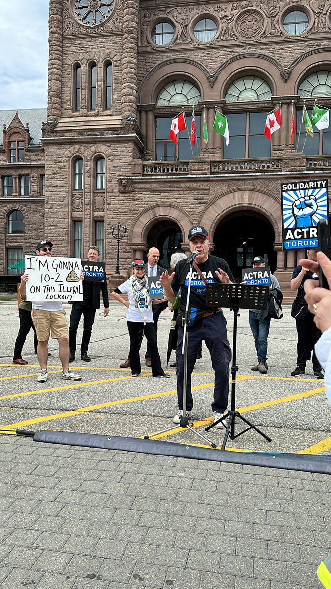 HAPPENING NOW: WE RISE UP RALLY IN SOLIDARITY WITH <a href="/ACTRAToronto/">ACTRA Toronto</a> PERFORMERS✊🏽

📍Queen’s Park