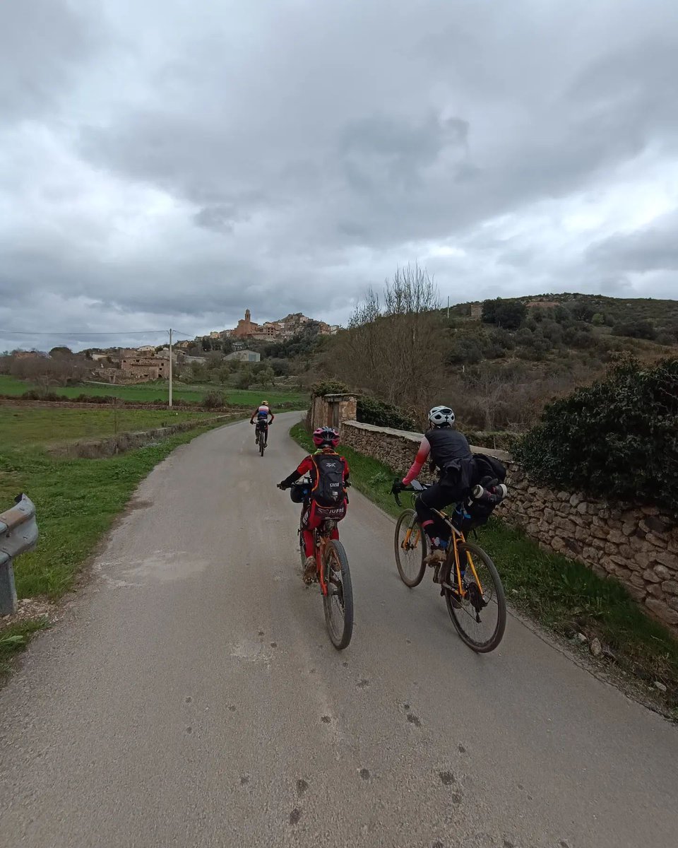 montsecloop's tweet photo. Estopiñan
📸@familia_bikepacker

Explorar Estopiñán en bici con tu familia es una experiencia sin igual. Al recorrer el Sector MBL 1 La Ribagorza Baja o el Track Gravel, descubriréis juntos rincones llenos de encanto y naturaleza viva. Pedaleando todos juntos, no solo... https://t.co/eW2UIL6xpA