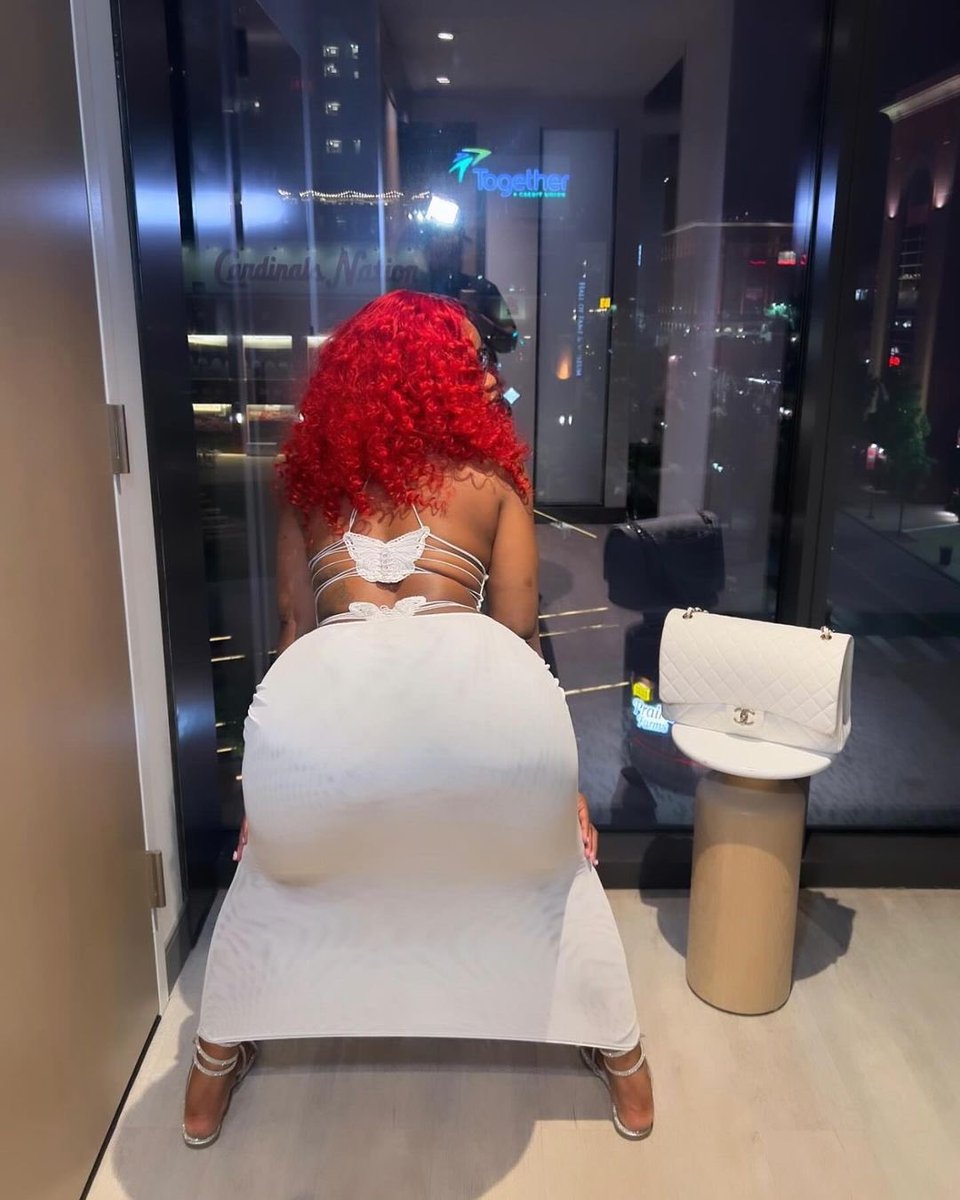 SexyyRed314_'s tweet photo. No panties on when I rock dat long sundress titties sittin pretty im da real Hood Prince$$ 💋 https://t.co/p13cqf41p3