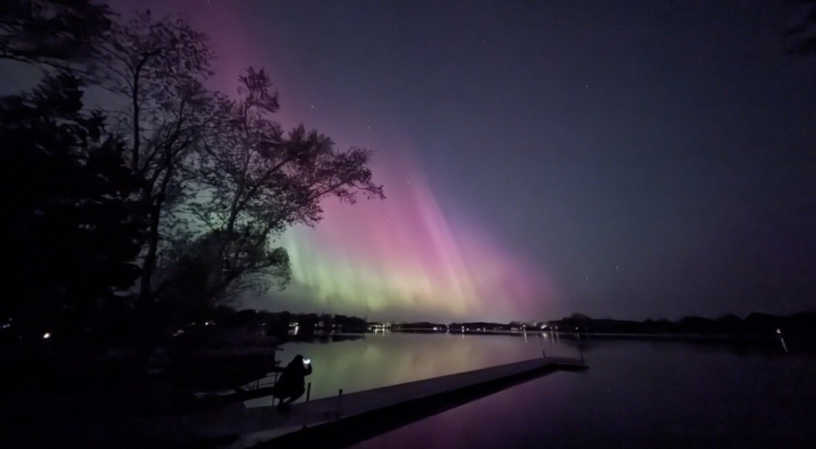boese_brett's tweet image. Hosted an @CSBSJU family from California last weekend during graduation. They enjoyed the light show from my @Airbnb deck overlooking the lake!

Still some open weekends in June and for Johnnie football games this fall! #Superhost #STR #LakeLife

airbnb.com/slink/p9CWWVqs