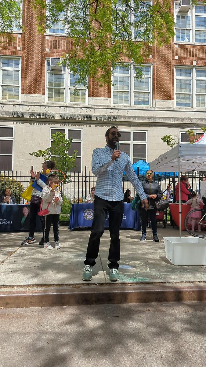 Couldn't think of a better way to start my Saturday than a block party & public health fair on Paseo Park, our groundbreaking open street. Thank you @QCHnyc and P.S. 149!