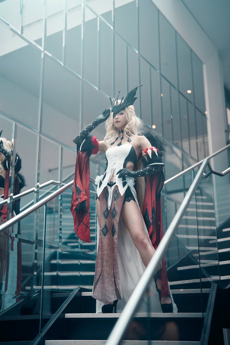 Tokidochi's tweet photo. Back to give you guys more mommy long leg content with LaSignora from Genshin Impact 🦵 Ill share 2 more photos tomorrow! 

Happy belated Mother's Day ⋆˙⟡♡

📸: Adorables (on IG)

#LaSignoraCosplay #GenshinCosplay #GenshinImpact https://t.co/qQvUGNCqg2