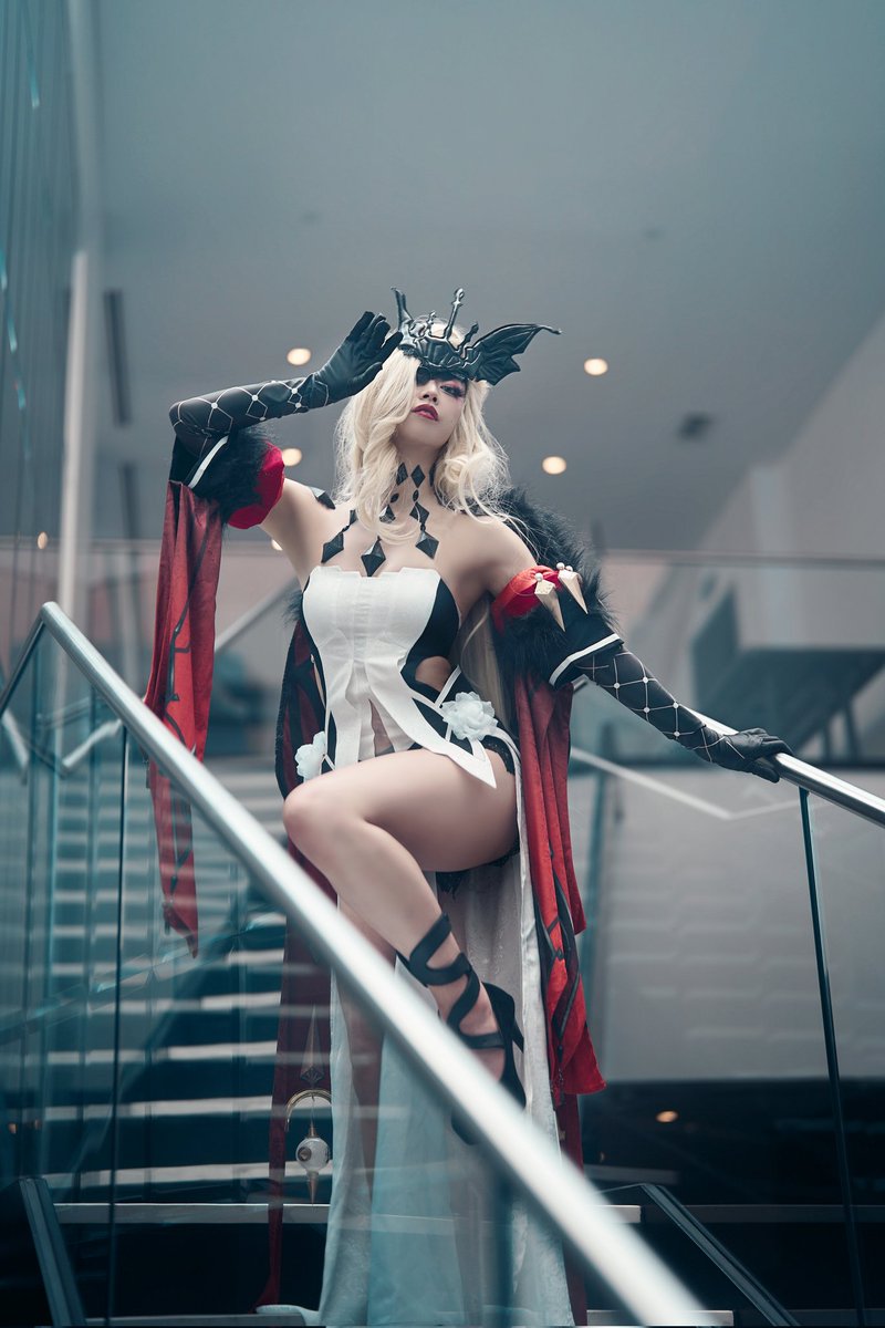 Tokidochi's tweet photo. Back to give you guys more mommy long leg content with LaSignora from Genshin Impact 🦵 Ill share 2 more photos tomorrow! 

Happy belated Mother's Day ⋆˙⟡♡

📸: Adorables (on IG)

#LaSignoraCosplay #GenshinCosplay #GenshinImpact https://t.co/qQvUGNCqg2