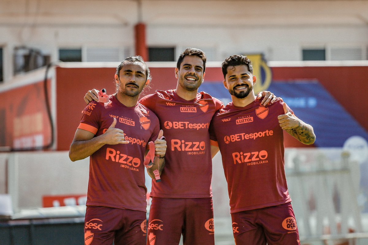 Início da semana com os novos uniformes de treino da <a href="/SomosVolt/">Volt⚡</a> ! (Em breve nas lojas) 🇦🇹

Bora que amanhã tem mais um jogo na nossa casa pela Série B! 

📸 <a href="/betocorreaphoto/">Jedi™</a> 

#TIMEDOPOVO