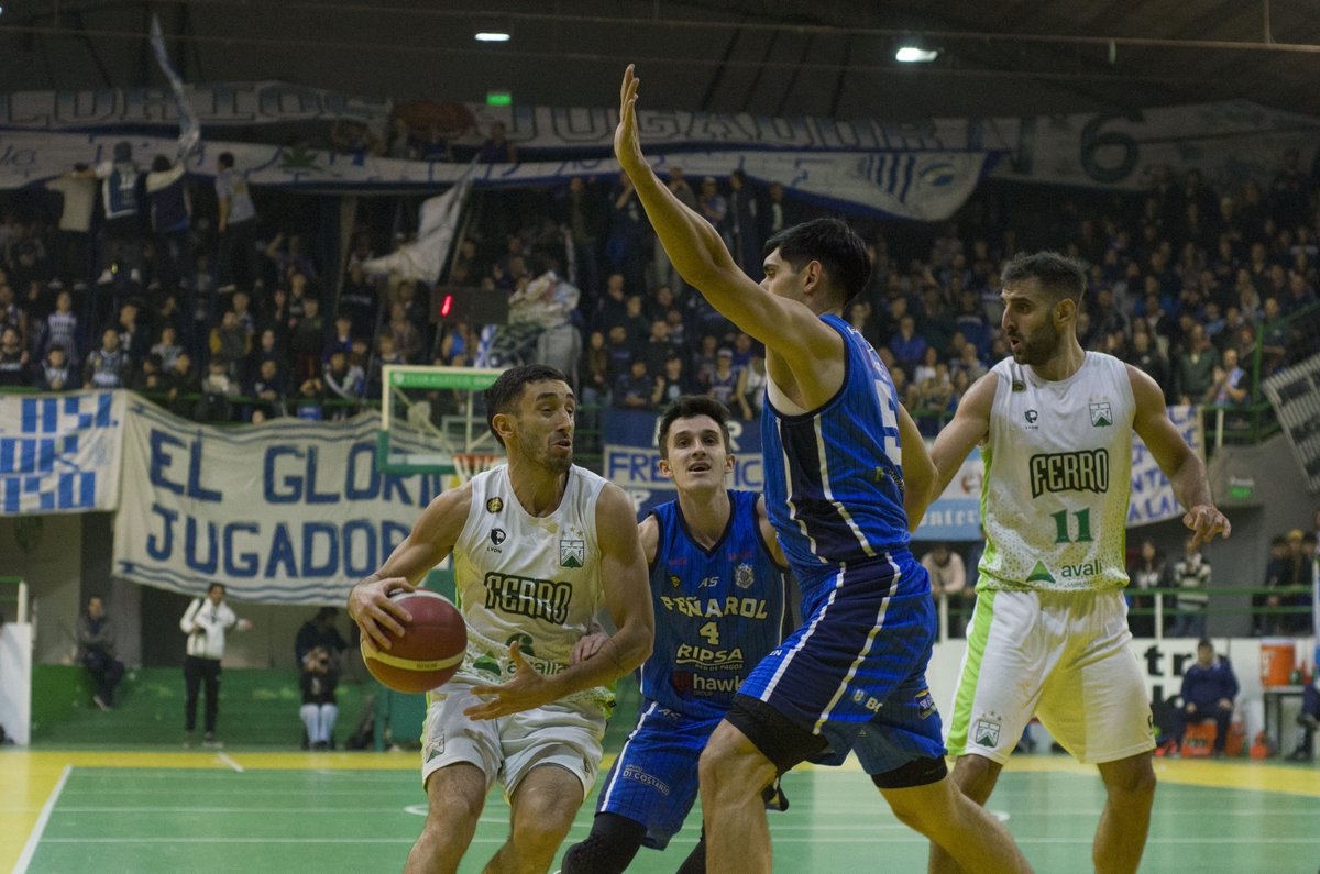 Martinoescalant's tweet photo. #LNB En el mar de posibilidades para definir los últimos clasificados a PO, puede darse el triple empate entre Regatas, Peñarol y Ferro (18-20), en donde los tres tienen el mismo récord entre sí (2-2). Locura total. https://t.co/wOB2GH8nsc