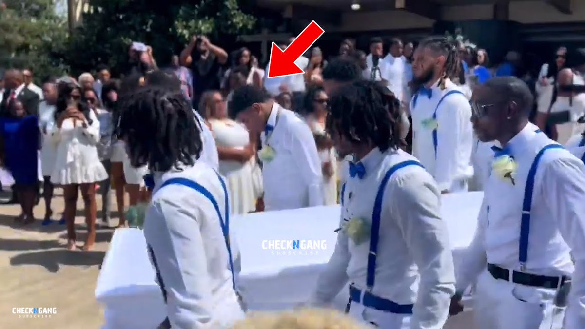 CheckNGangg's tweet photo. Yungeen Ace Carry JayDaYoungan Casket At Funeral Seeing Him For The Last... https://t.co/GVOoLSCT3Q via @YouTube #yungeenace #jaydayoungan #nbayoungboy #4kt #pyungin https://t.co/HcvFdI6MRN
