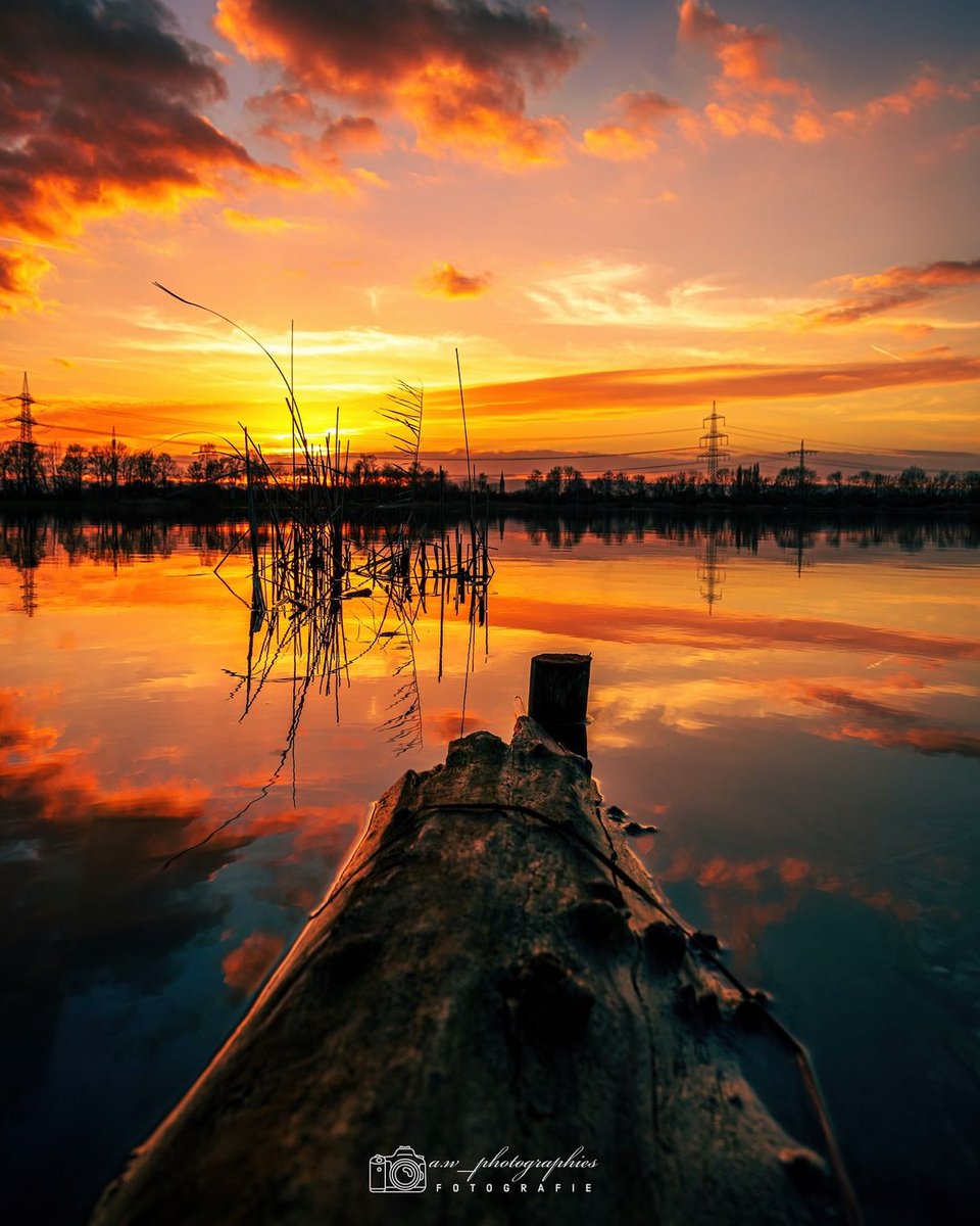 emoine_lemoine's tweet photo. The beauty of sunset 🔥
#sunsetphotography #sunsetmakeup #sunsetmadness #sunsetcaptures #sunsethunter #dramaticsunset #raw_landscape #clouds #cloudsporn #landscapephotography #foto #fotografia https://t.co/W5MYEq6QJF