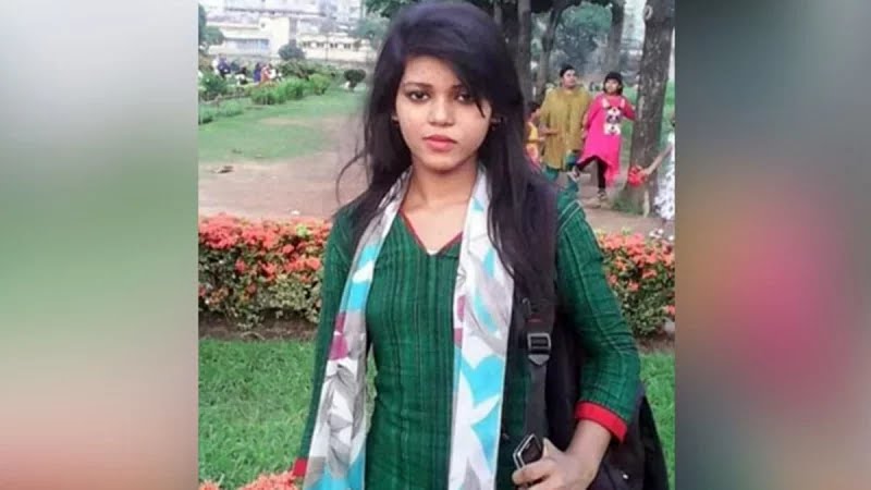 Hindu student of Jagannath University Tithi Sarkar has been sentenced to five years in prison by  Bangladesh court. Because she wrote  a status in Facebook about the marriage of the Prophet of Islam with 6-year-old child.@hrw @CommissionerHR @UNHumanRights 
#SaveBangladesiHindus
