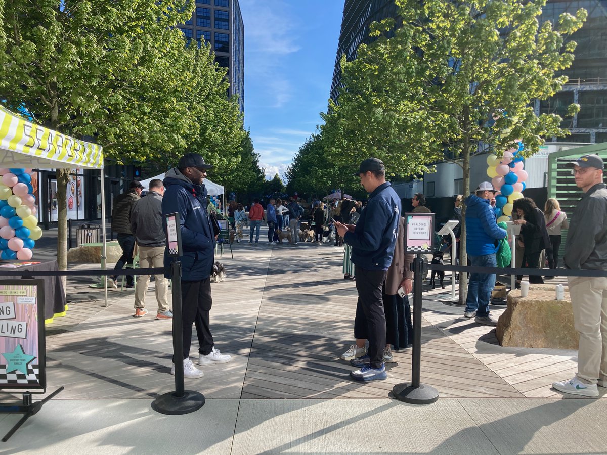 FortPointer's tweet photo. Thanks to a decade of planning malpractice by Walsh-era BPDA, marginalizations of public parks continue at Seaport Square. The master developer believes they have the authority to shape access. So long as the comfortable are being comforted, few if any complaints will be heard. https://t.co/0Ty9J83pVb