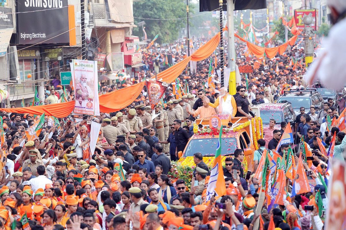 बनारस में, जब एक बार फिर इतिहास रचा गया। बनारस की जनता को तीसरे बार, सीधे प्रधानमंत्री चुनने का मौक़ा। स्वागत @narendramodi जी @myogiadityanath जी