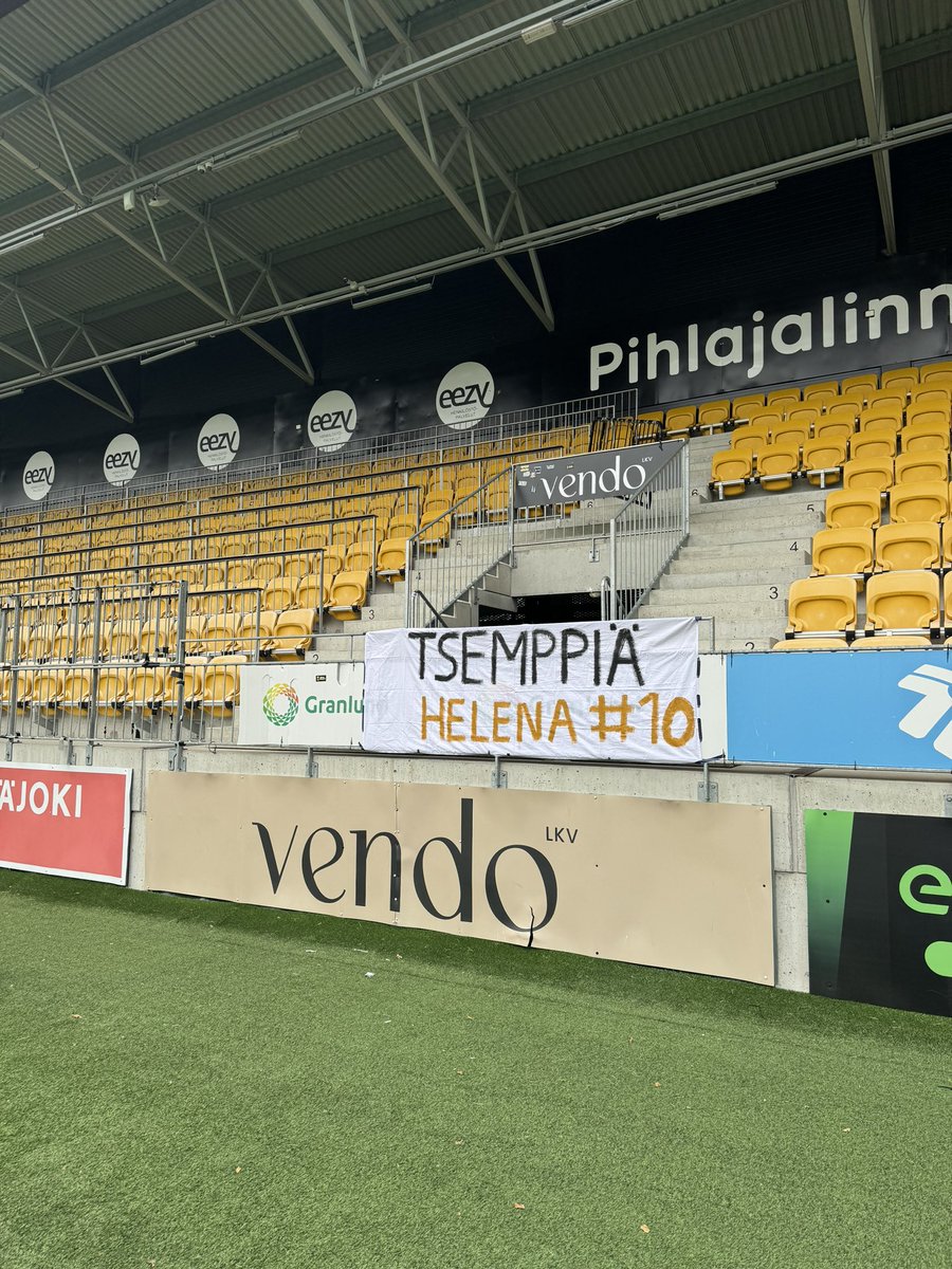 hakalahelena's tweet photo. Eilen piti viedä kolmen pelin viikko maaliin. Vaikea päivä, mutta nämä ja 7-0 taululla teki siitä vähän helpomman. 🙏🏼🥹💛🖤 https://t.co/ywkxe9VUCG