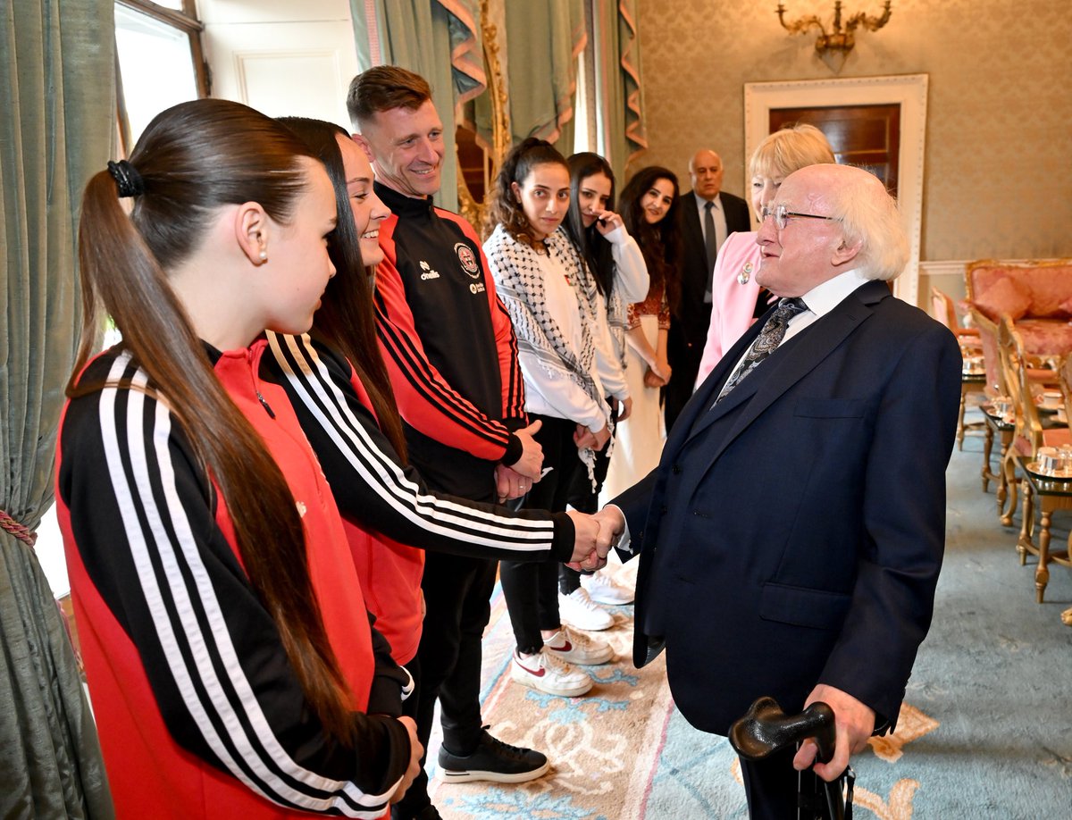 🇮🇪 ❤️🇵🇸 President of Ireland Michael D Higgins hosted players and management of Bohemians and Palestine at Áras an Uachtaráin today ahead of Wednesday’s historic international solidarity game at Dalymount Park. 🙌
