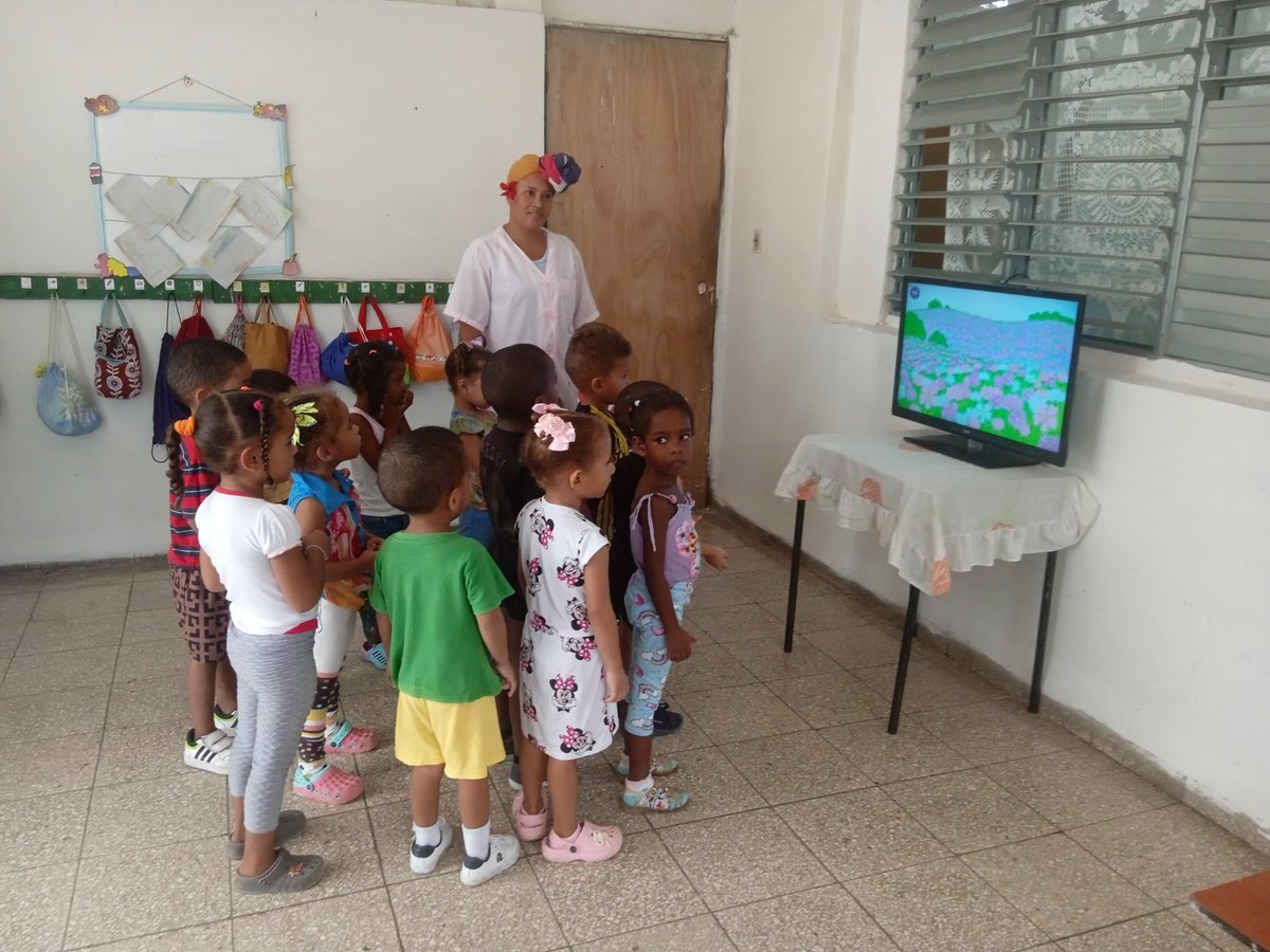 maceitos's tweet photo. "Los niños son la esperanza del mundo". La educadora Damaris Pérez Almenares de 4to año de vida, realiza actividad programa. PrimeraInfanciaSiimporta #dmemella #zuzelchacon #dpemella #dpeSantiagoDmeMella #niurdisreyes #VamosPorMás https://t.co/WzdD89xwIY