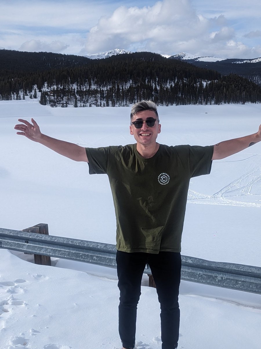 neocxela96's tweet photo. GM fam🗻

Wishing you a great week dressed with my @CryptocampoNet t-shirt🌿❤️ https://t.co/3ivv1r7et6